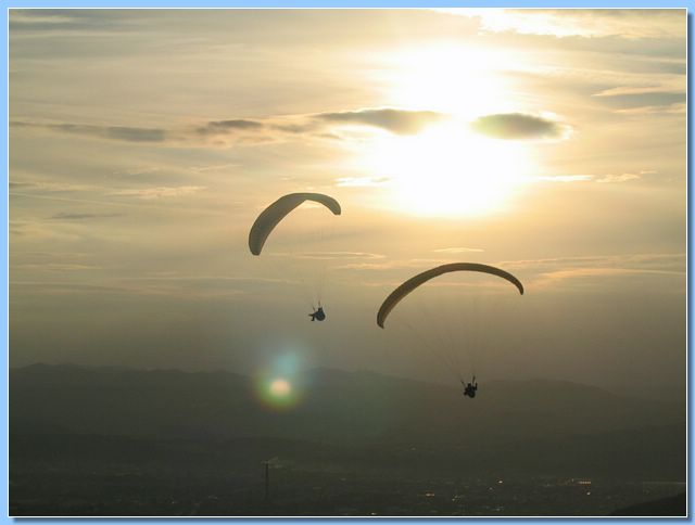Francie Šamony paragliding 2.jpg